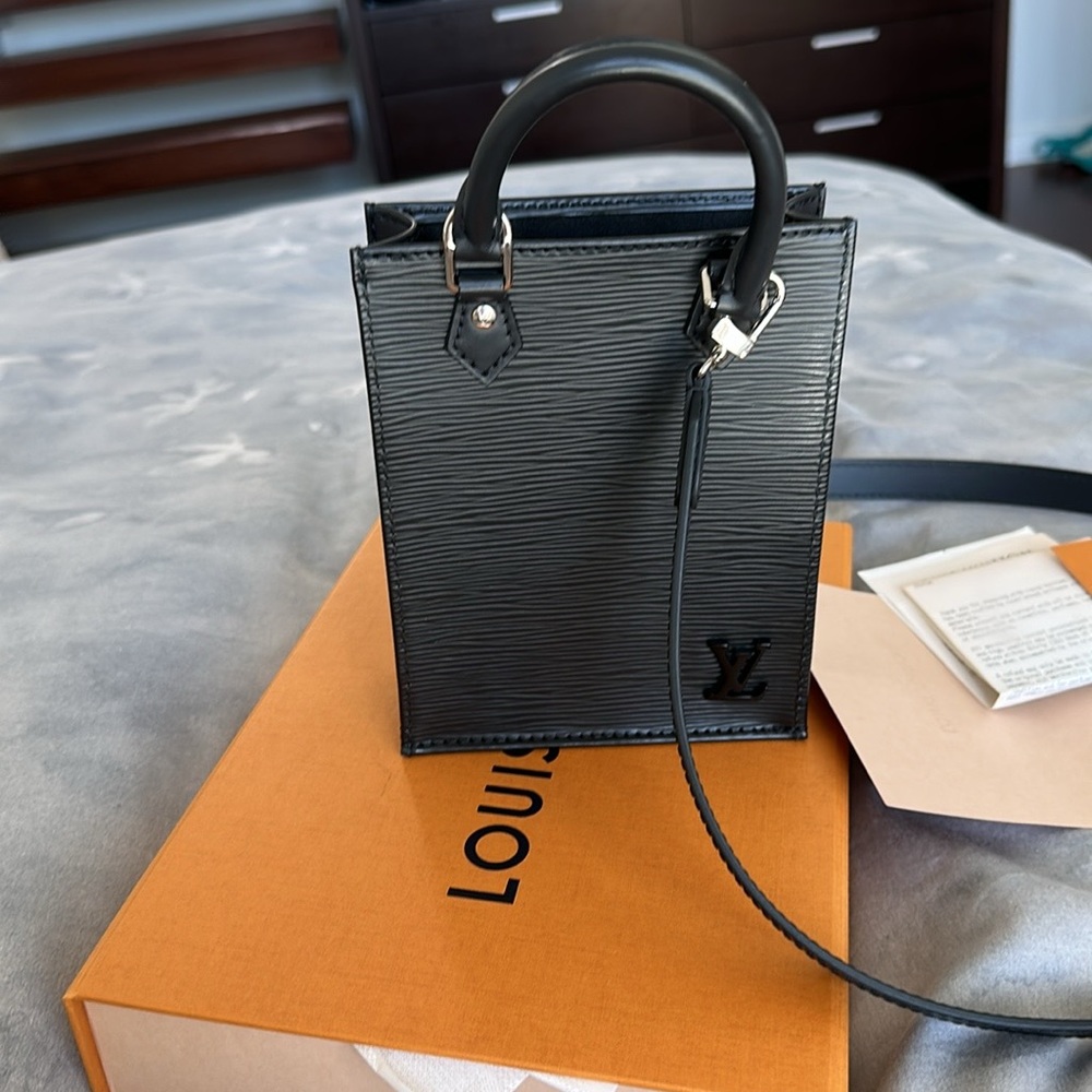 Louis Vuitton Petit sac plat in black Epi leather.